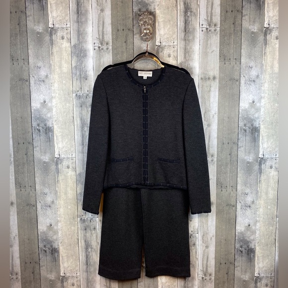 St John Santana Knit Short Sleeve Jack and Pants Set in Dark Grey Heather Size 4 - Picture 1 of 13